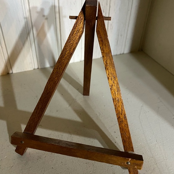Vintage rustic hand stained easel stand 6.5”